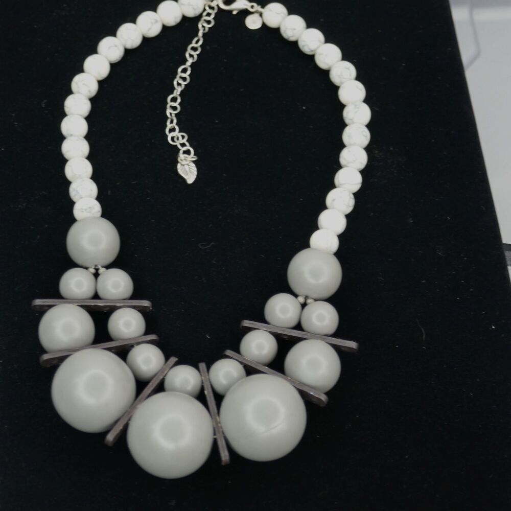 David Aubrey Chunky Statement Necklace 16 inch Gray White Black Boho Adjustable